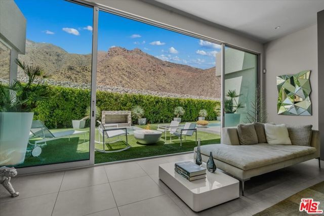 1175 Los Robles Drive, Palm Springs, CA 92262