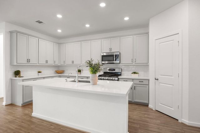 2195 Clements Shore Lane, La Porte, TX 77571