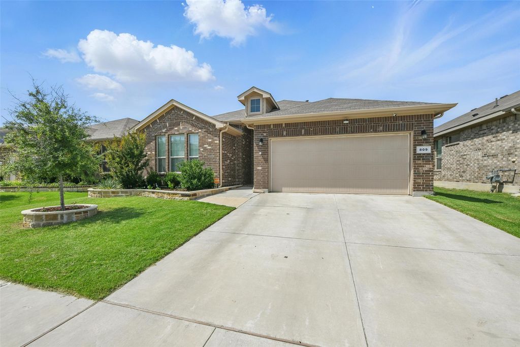 809 Shepperton Way, Fort Worth, TX 76247