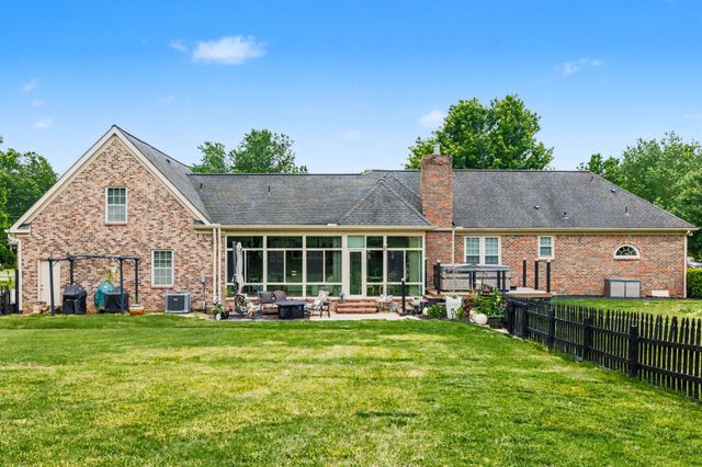 201 Buchanan Cir, Hendersonville, TN 37075
