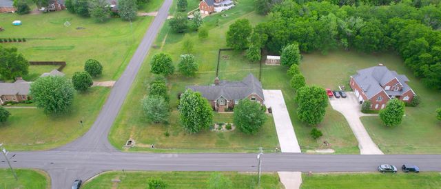 201 Buchanan Cir, Hendersonville, TN 37075