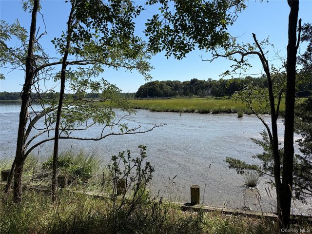 75 Old Field Road, East Setauket, NY 11733