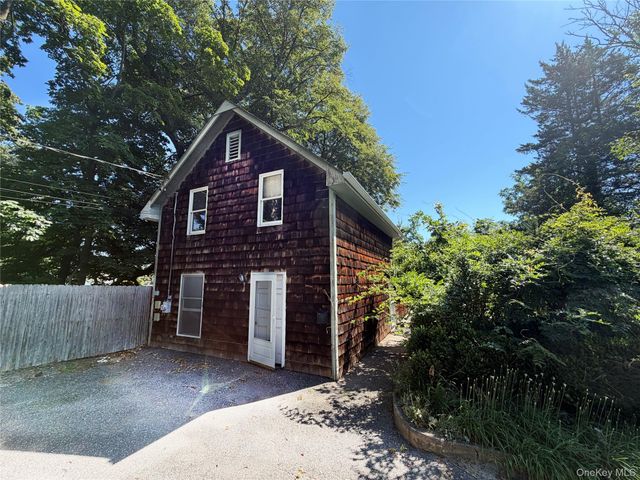 75 Old Field Road, East Setauket, NY 11733