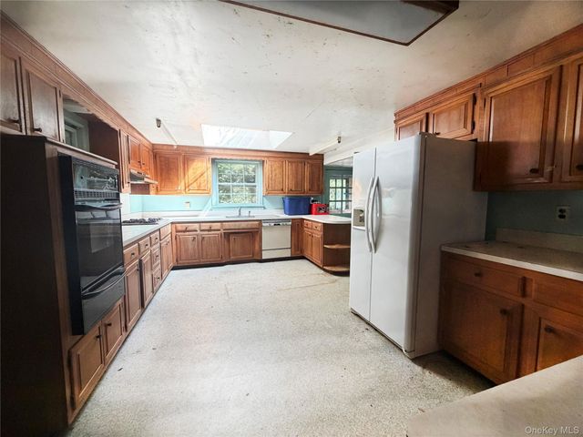75 Old Field Road, East Setauket, NY 11733