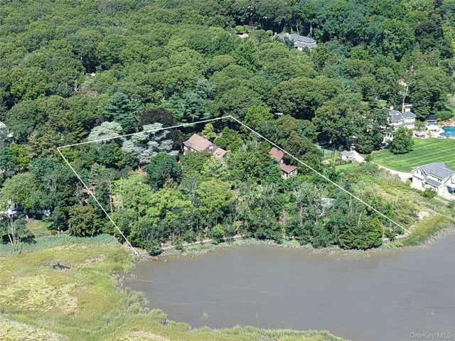 75 Old Field Road, East Setauket, NY 11733