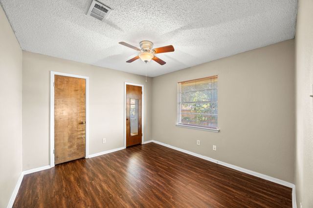 7258 Brentwood Stair Road, Fort Worth, TX 76112