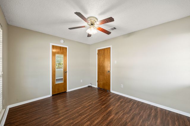 7258 Brentwood Stair Road, Fort Worth, TX 76112