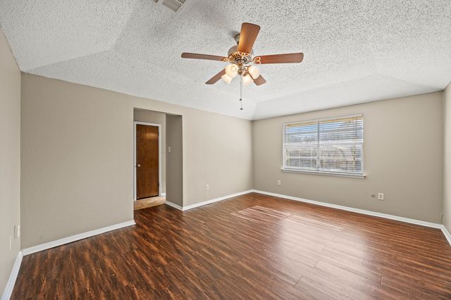 7258 Brentwood Stair Road, Fort Worth, TX 76112