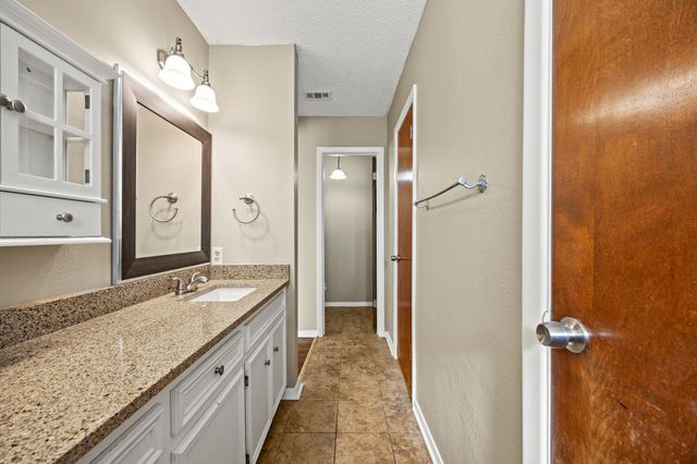 7258 Brentwood Stair Road, Fort Worth, TX 76112