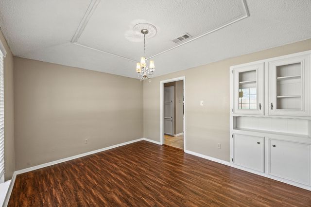 7258 Brentwood Stair Road, Fort Worth, TX 76112