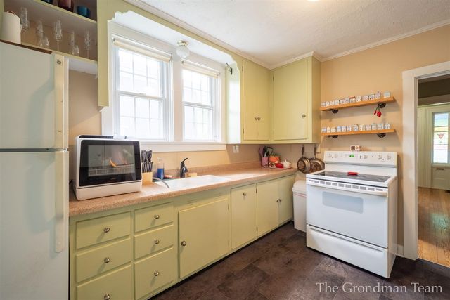 417 Monroe Street, Allegan, MI 49010