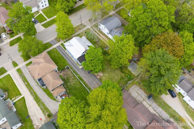 417 Monroe Street, Allegan, MI 49010