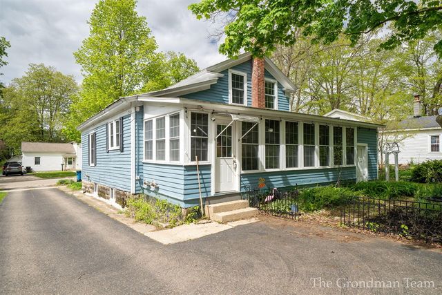 417 Monroe Street, Allegan, MI 49010