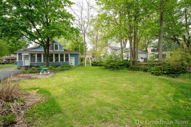 417 Monroe Street, Allegan, MI 49010