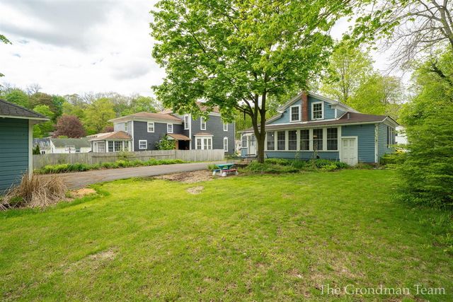 417 Monroe Street, Allegan, MI 49010