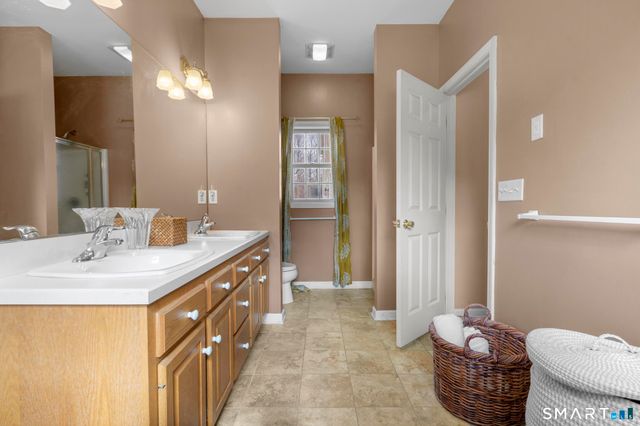 16 Larkey Road, Oxford, CT 06478