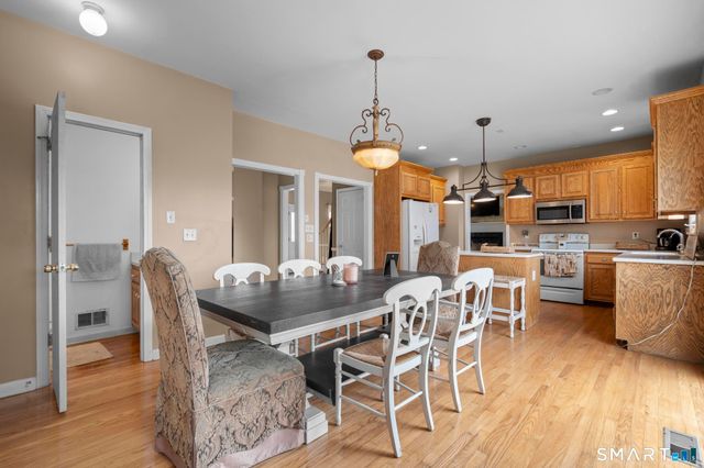 16 Larkey Road, Oxford, CT 06478