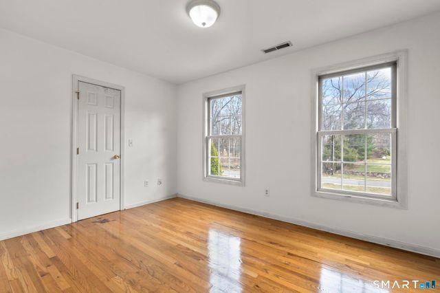 16 Larkey Road, Oxford, CT 06478