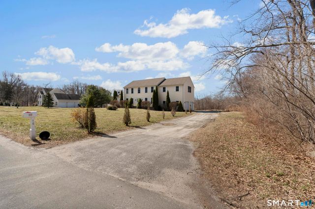 16 Larkey Road, Oxford, CT 06478