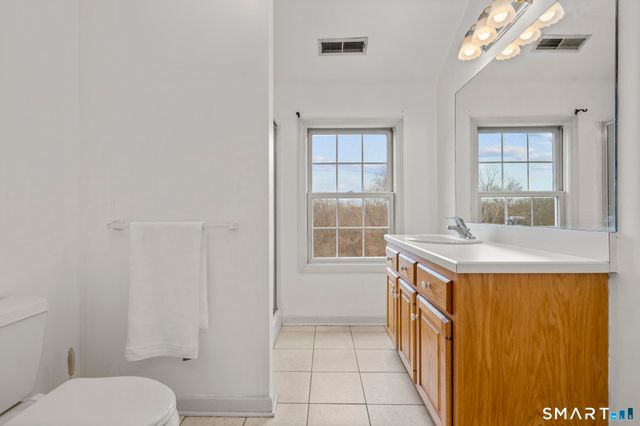 16 Larkey Road, Oxford, CT 06478