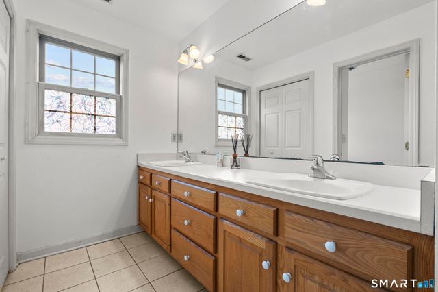 16 Larkey Road, Oxford, CT 06478