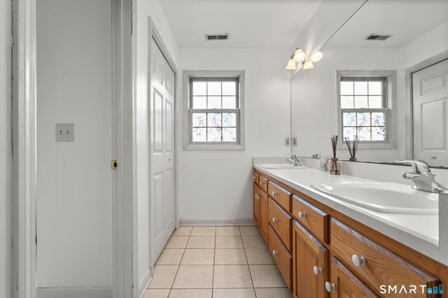 16 Larkey Road, Oxford, CT 06478