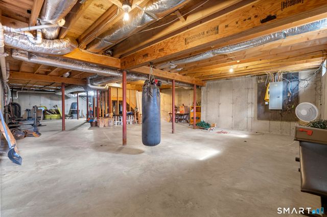 16 Larkey Road, Oxford, CT 06478