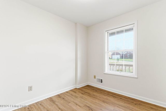 4653 Shenandoah Dr, Louisville, KY 40241