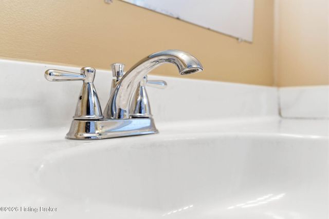 4653 Shenandoah Dr, Louisville, KY 40241