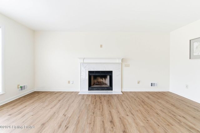 4653 Shenandoah Dr, Louisville, KY 40241