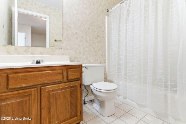 4653 Shenandoah Dr, Louisville, KY 40241