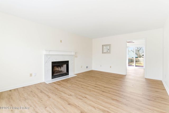 4653 Shenandoah Dr, Louisville, KY 40241