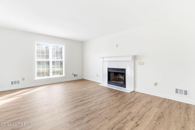 4653 Shenandoah Dr, Louisville, KY 40241