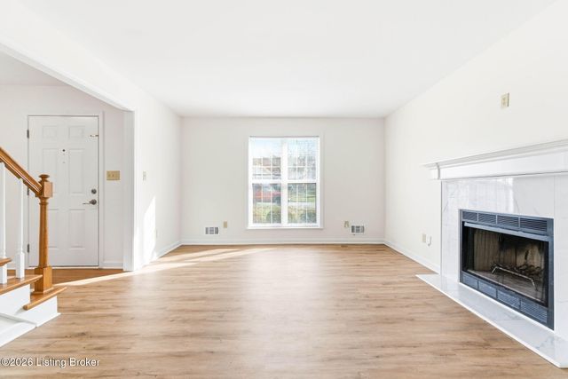 4653 Shenandoah Dr, Louisville, KY 40241