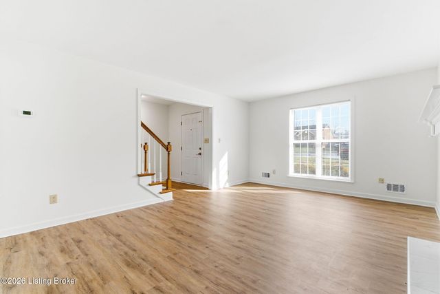 4653 Shenandoah Dr, Louisville, KY 40241