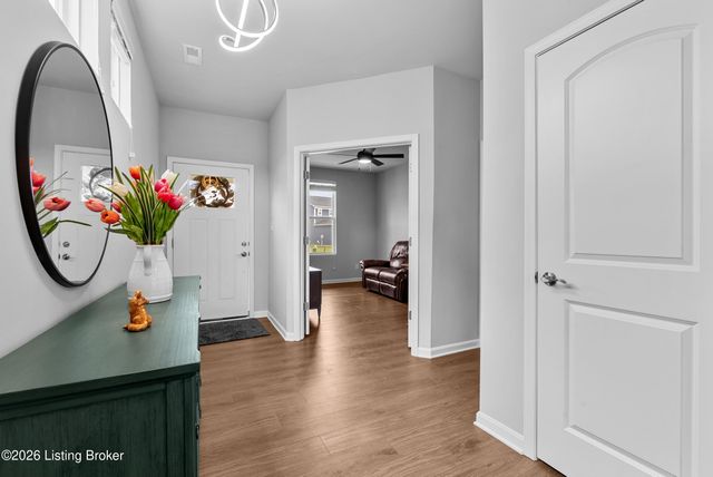 4629 Golden Eagle Dr, Louisville, KY 40245