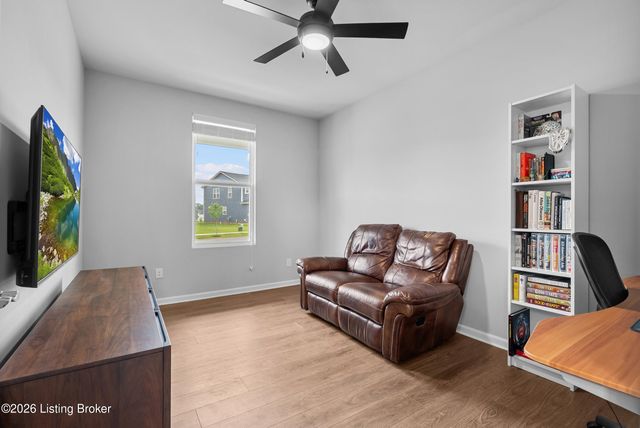 4629 Golden Eagle Dr, Louisville, KY 40245