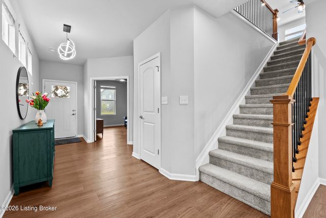 4629 Golden Eagle Dr, Louisville, KY 40245
