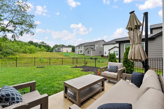 4629 Golden Eagle Dr, Louisville, KY 40245