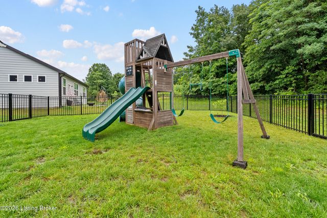 4629 Golden Eagle Dr, Louisville, KY 40245