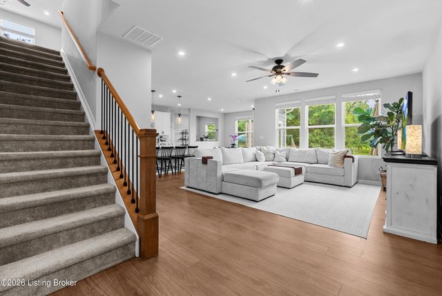 4629 Golden Eagle Dr, Louisville, KY 40245