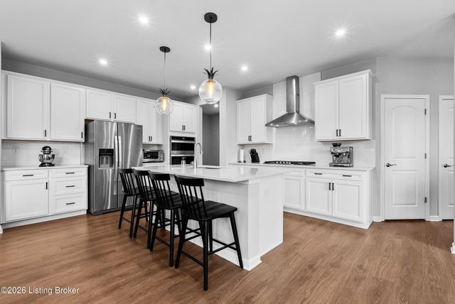 4629 Golden Eagle Dr, Louisville, KY 40245