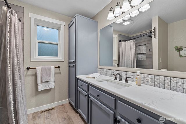 1991 Karen Road, Oak Harbor, WA 98277