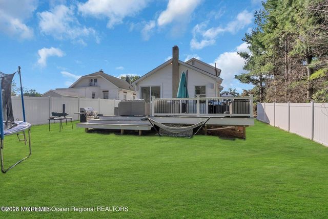 373 W Park Avenue, Oakhurst, NJ 07755