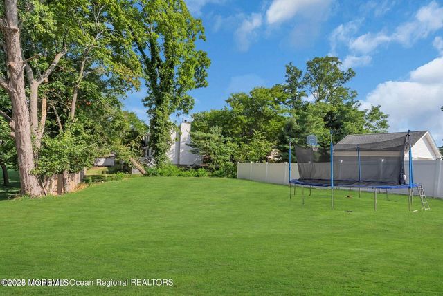 373 W Park Avenue, Oakhurst, NJ 07755