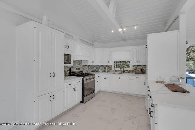 373 W Park Avenue, Oakhurst, NJ 07755