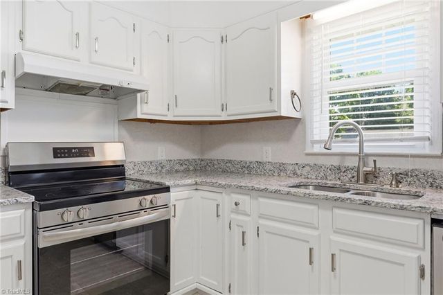 850 Minorcas Road, Winston-salem, NC 27106