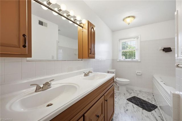 850 Minorcas Road, Winston-salem, NC 27106
