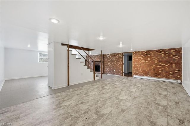 850 Minorcas Road, Winston-salem, NC 27106