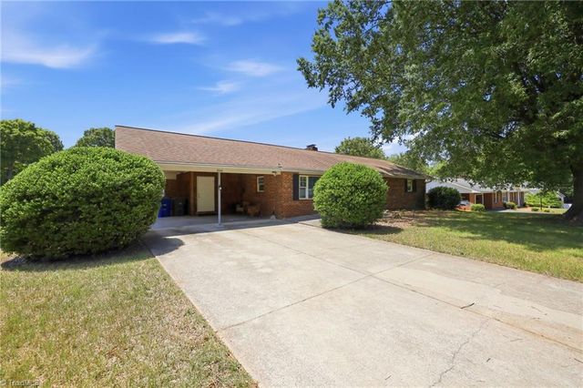 850 Minorcas Road, Winston-salem, NC 27106